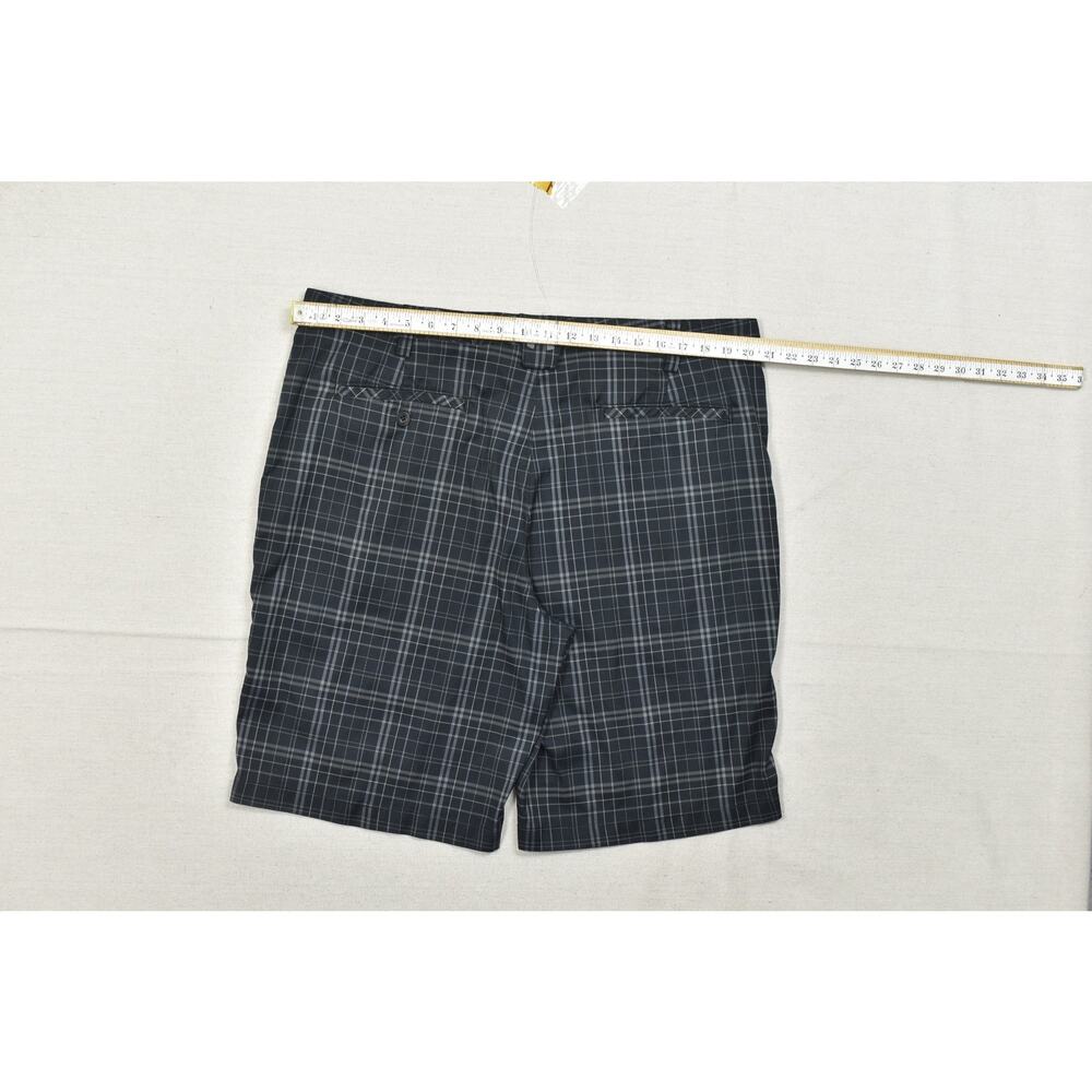 Under Armour Men Size 40 Black Plaid Polyester Golf Performance Flat Front Short - Picture 2 of 8